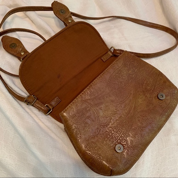 Crossbody textured bag - Picture 4 of 7